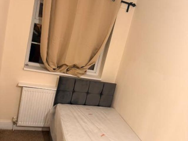 Grenville Road, New Addington CR0 1 bed in a house share to rent £650 pcm £150 pw