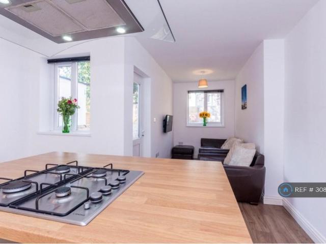 Grenville Road, Southsea, PO4 5 bed terraced house to rent £600 pcm £138 pw