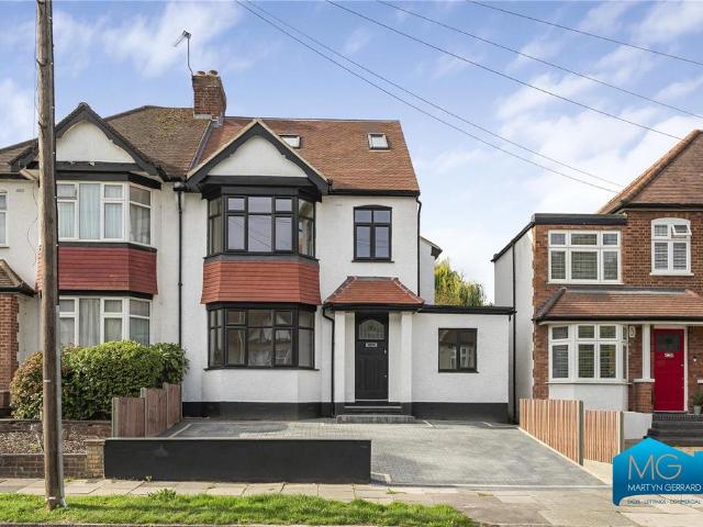 Gresham Avenue, Whetstone, London, N20 4 bed semi detached house to rent £5,000 pcm £1,154 pw
