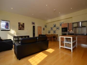 Griffiths Road, Wimbledon, London, SW19 2 bed flat to rent £2,750 pcm £635 pw
