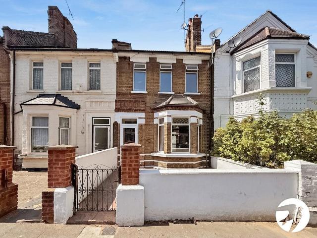 Griffin Road, London, SE18 3 bed terraced house to rent £2,100 pcm £485 pw