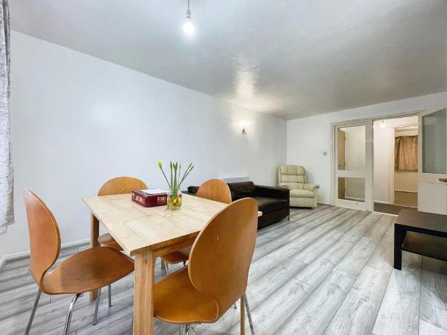 Grilse Close, London N9 2 bed ground floor flat to rent £1,700 pcm £392 pw