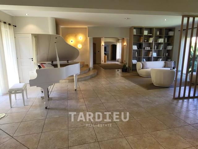 Grimaud: Villa 450 m², vue mer panoramique 450m² Grimaud