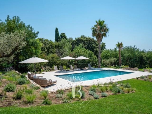 GRIMAUD VILLA 6 CHAMBRES VUE MER DOMAINE PRIVÉ