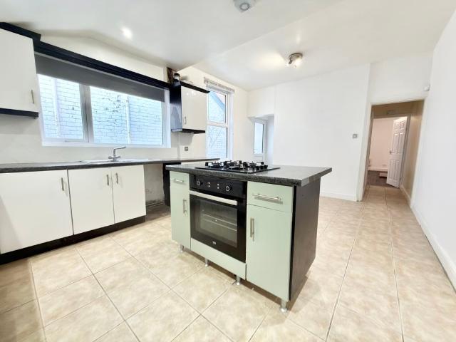 Grimsby Road, Cleethorpes DN35, 2 bed flat to rent, £575 pcm | PrimeLocation