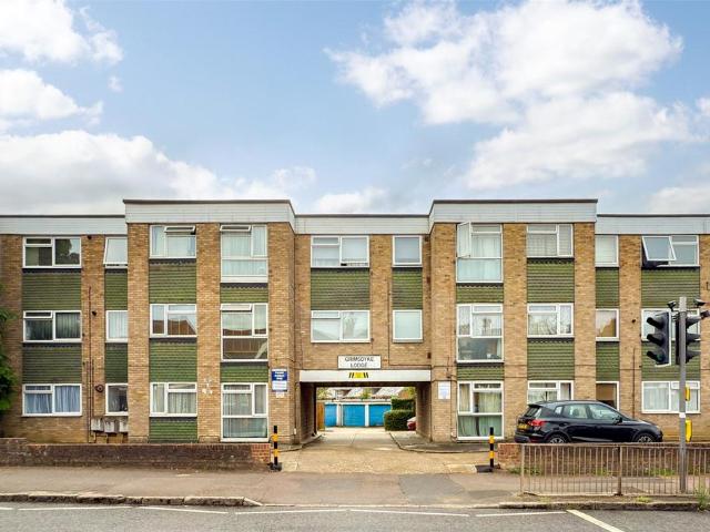 Grimsdyke Lodge, Hatfield Road, St. 1 bed apartment to rent £1,200 pcm £277 pw