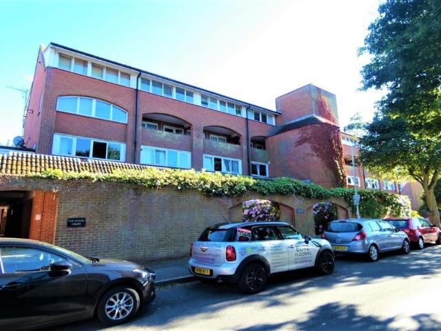 Grimston Gardens, Kent CT20 3 bed apartment to rent £1,400 pcm £323 pw
