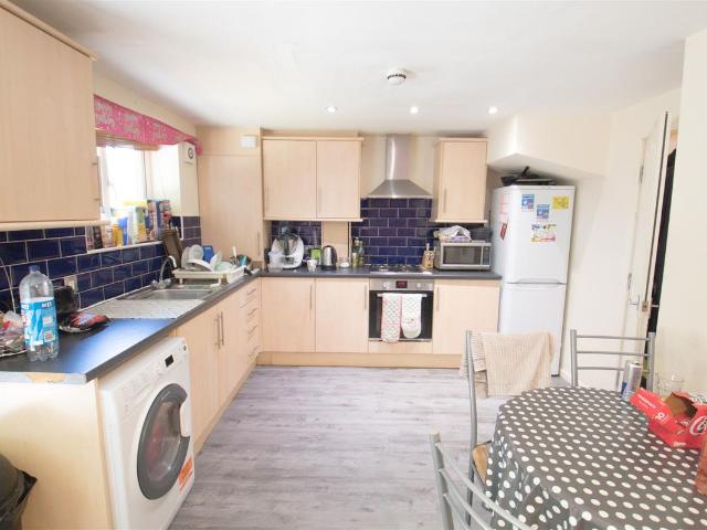 Grimthorpe Place, Headingley, Leeds, West Yorkshire LS6, 4 bed semi detached house to rent, £2,427 pcm | PrimeLocation