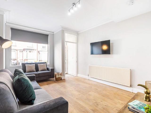Grimthorpe Street, Leeds LS6 5 bed house to rent £3,012 pcm £695 pw