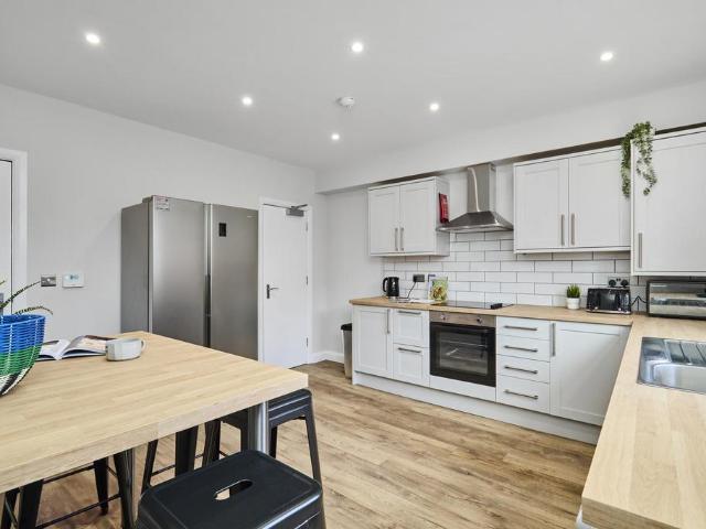 Grimthorpe Street, Leeds LS6 6 bed house to rent £3,640 pcm £840 pw