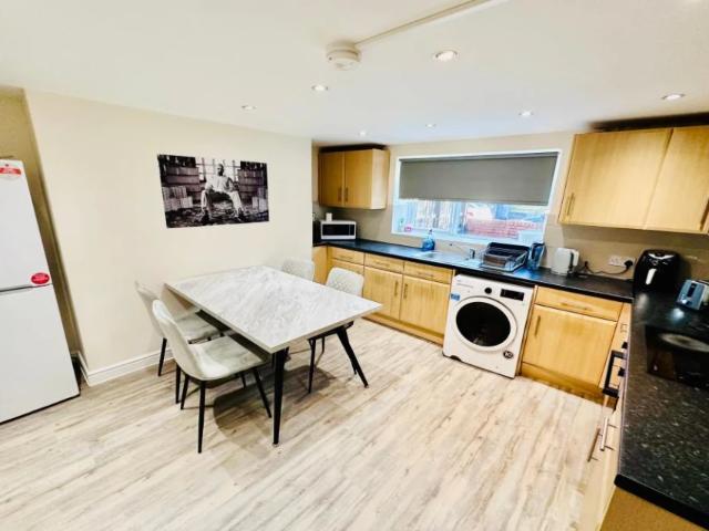 Grimthorpe Terrace, Leeds LS6 1 bed in a house share to rent £620 pcm £143 pw