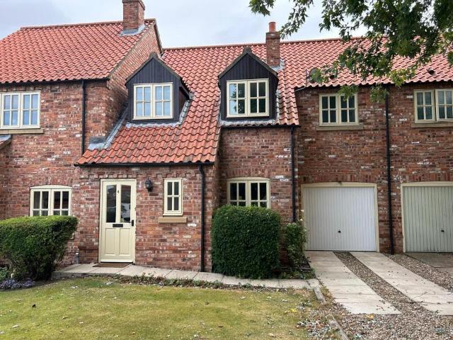 Gringley Court, Gringley on the Hill. 3 bed mews to rent £925 pcm £213 pw