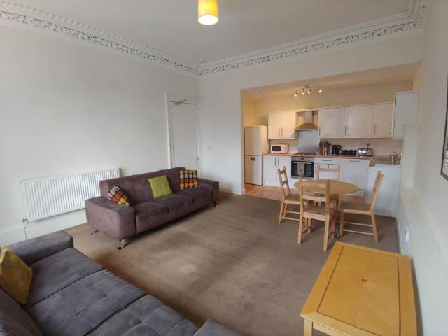 Grindlay Street, Edinburgh, EH3 4 bed flat to rent £3,170 pcm £732 pw