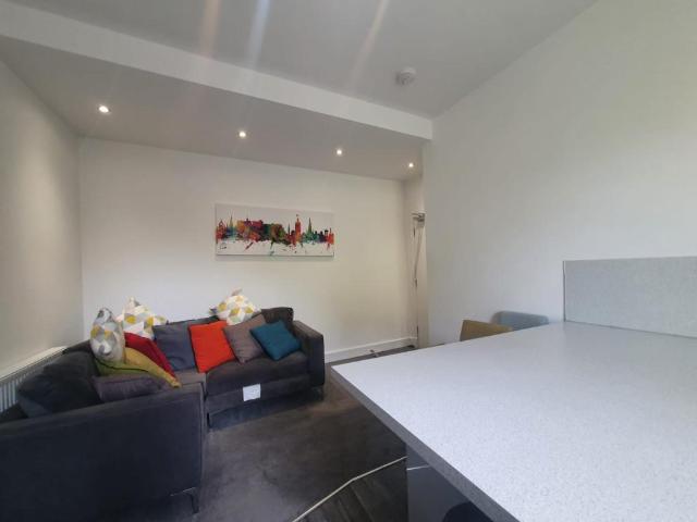 Grindlay Street, Edinburgh, EH3 3 bed flat to rent £2,400 pcm £554 pw