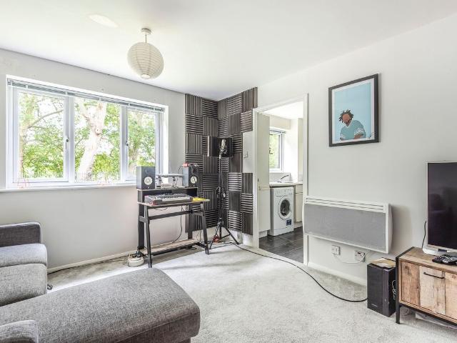 Grinstead Road, Inwen Court Grinstead Road SE8, Studio to rent, £1,400 pcm | PrimeLocation