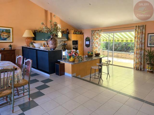 Grrande propriété familiale avec piscine,5 chambres