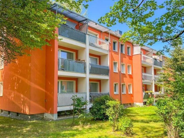 Grün wohnen, entspannt kochen: Ihr neues Zuhause mit Einbauküche.