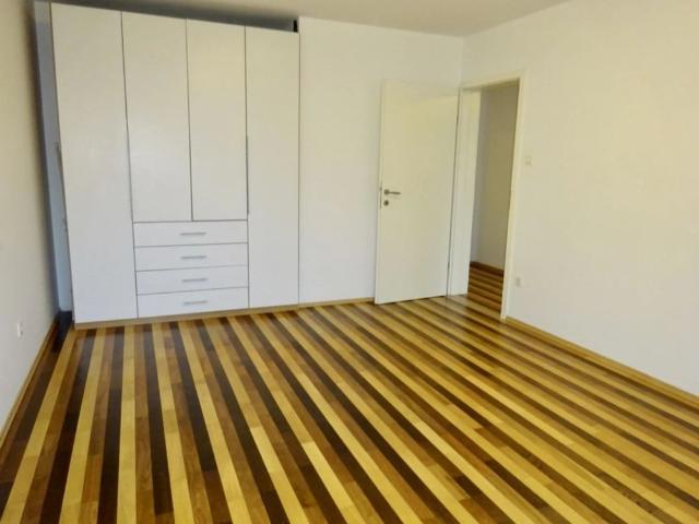 Grünblick + Hofruhelage: sehr hübsche 2 Zimmerwohnung in Bestlage Nähe Mariahilferstraße Fußgängerzone, U3 Zieglergasse, Westbahnhof!