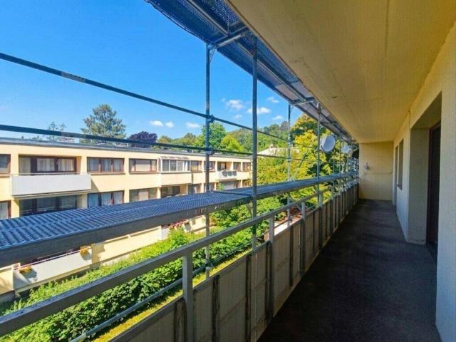 Grünblick & Ruhelage! Charmante 3 Zimmer Wohnung mit Loggia!