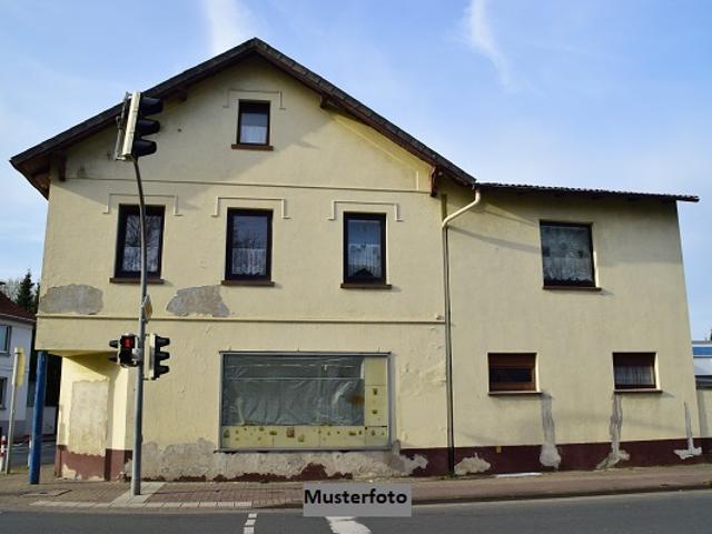 Grundstück mit teilabgebrochenem Wohnhaus