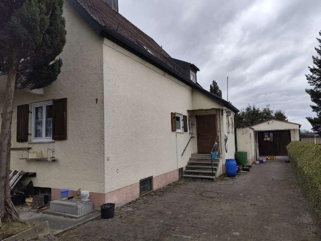 Grundstück mit Altbestand Einfamilienhaus mit ca. 130 m² Wohnfläche in München Aubing