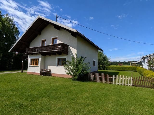 Grundstück mit Altbestand in Auerbach
