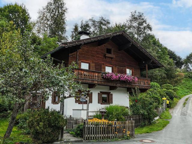 Grundstück mit Altbestand in Zentrumslage von Reith 02409