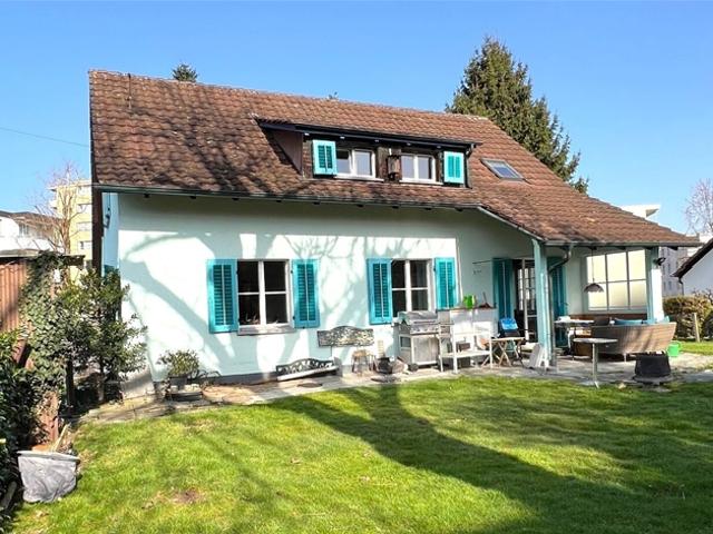 Grundstück mit Potenzial Totalsanierung oder Neubau