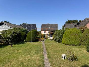 Grundstück mit Platz für Ihr neues Zuhause in gewachsener Lage von Halstenbek