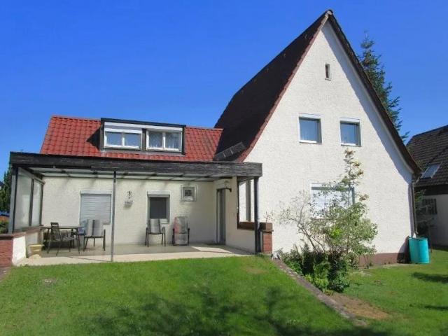 Grundstück mit renovierungsbedürftigem Einfamilienhaus