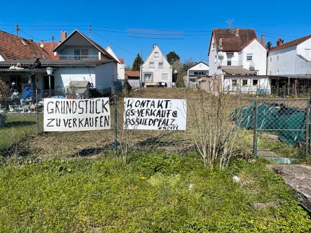 Grundstück voll erschlossen zu verkaufen