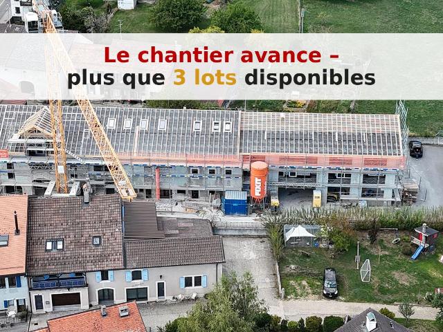 Grundstück 4 – Doppelhaus mit Reihenhäusern und Balkonen