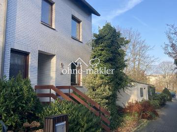 Grundsolides, großes Reihenendhaus in Langenhagen / Krähenwinkel von Privat