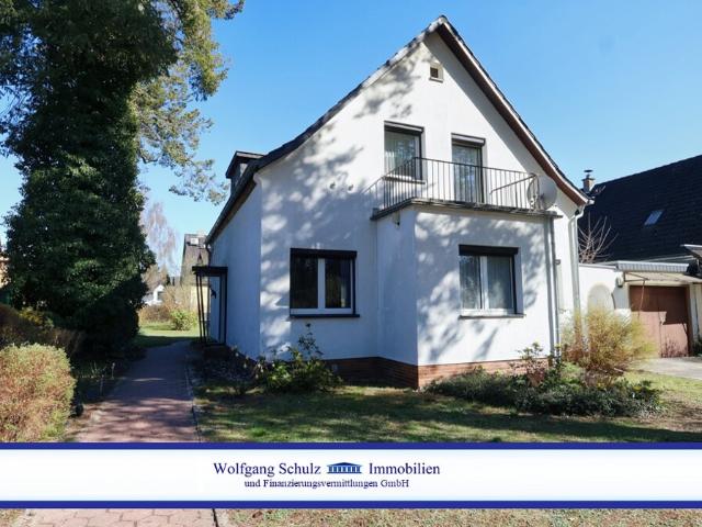 Grüne Oase nahe Berlin: Großzügiges Einfamilienhaus mit parkähnlichem Garten