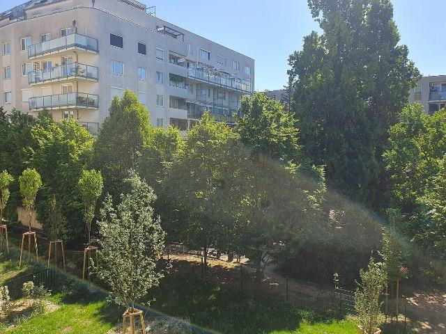 Grüne Oase 500m vom Zentrum – Innenhof mit großem Balkon, Fitness und Co Working – Erstbezug & Warmmiete
