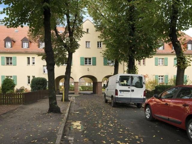 Grünes Glück im Erdgeschoss – sanierte 2 Zimmer Wohnung mit eigenem Gartenparadies