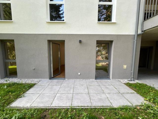 Grunes Glück mitten in der Stadt: Moderne Neubauwohnung mit Terrasse Garten und Tiefgaragenstellplatz