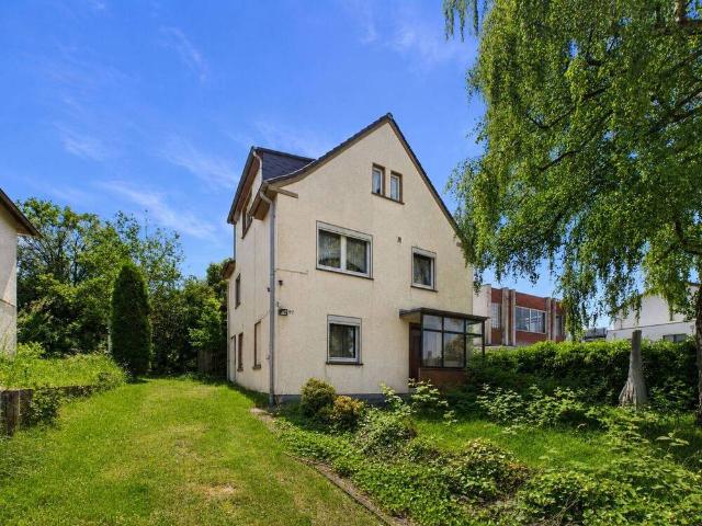 Grünes Familienglück zum Selbstgestalten: Freistehendes Einfamilienhaus auf großem Grundstück