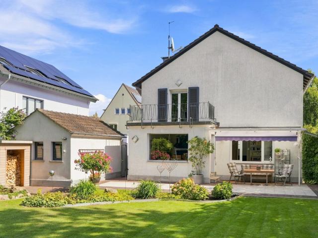 Grünes Familienidyll Freistehendes Einfamilienhaus mit schönem Garten
