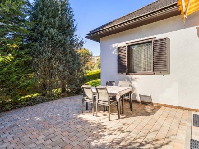 Grünes Refugium mit Bungalow in Begehrter Lage