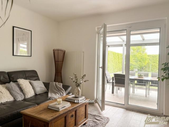 Grünruhelage, alles auf einer Ebene, mit Pool und Garage