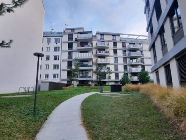 GRÜNRUHELAGE MIT GROSSEM BALKON UND PERFEKTER ANBINDUNG
