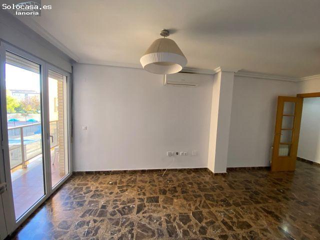 Grupo la Noria ALQUILA apartamento en Imaginalia. Con piscina, plaza de garaje y trastero. 2 dormito