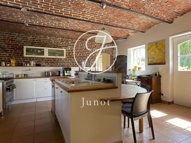 Gruson – Ferme au carré à vendre – 178m² 4 chambres – Bureau