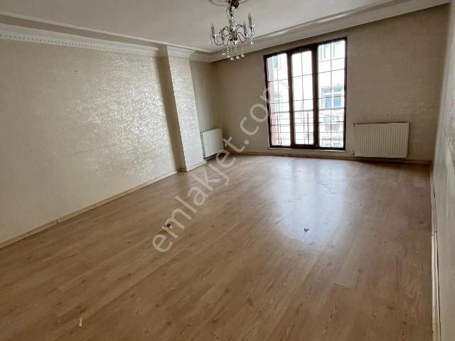 Grv Emlaktan 75. Yıl Mahallesinde Kiralık 2+1 2. Kat 95 M2 Daire