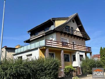 Przestronny dom 250 m² z garażami i dużym tarasem