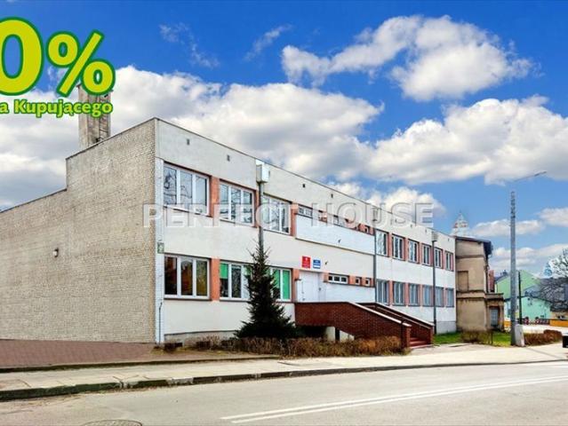 Gryfice: Biura, garaże, parking, działka 1250 m²