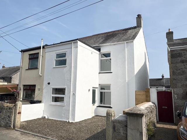 Gwallon Road, St. Austell, PL25 3 bed semi detached house to rent £1,250 pcm £288 pw