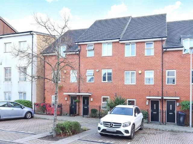 Gweal Avenue, Reading, Berkshire, RG2 4 bed terraced house to rent £2,250 pcm £519 pw