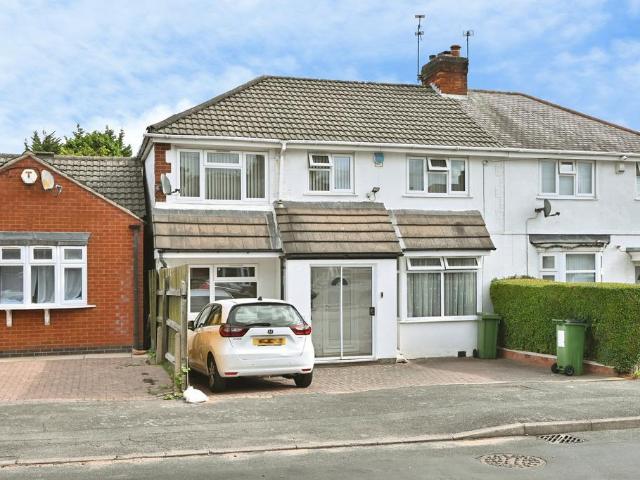 Gwencole Crescent, Leicester. 4 bed semi detached house to rent £1,700 pcm £392 pw